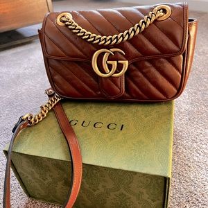AUTHENTIC Gucci leather GG Marmont small shoulder bag